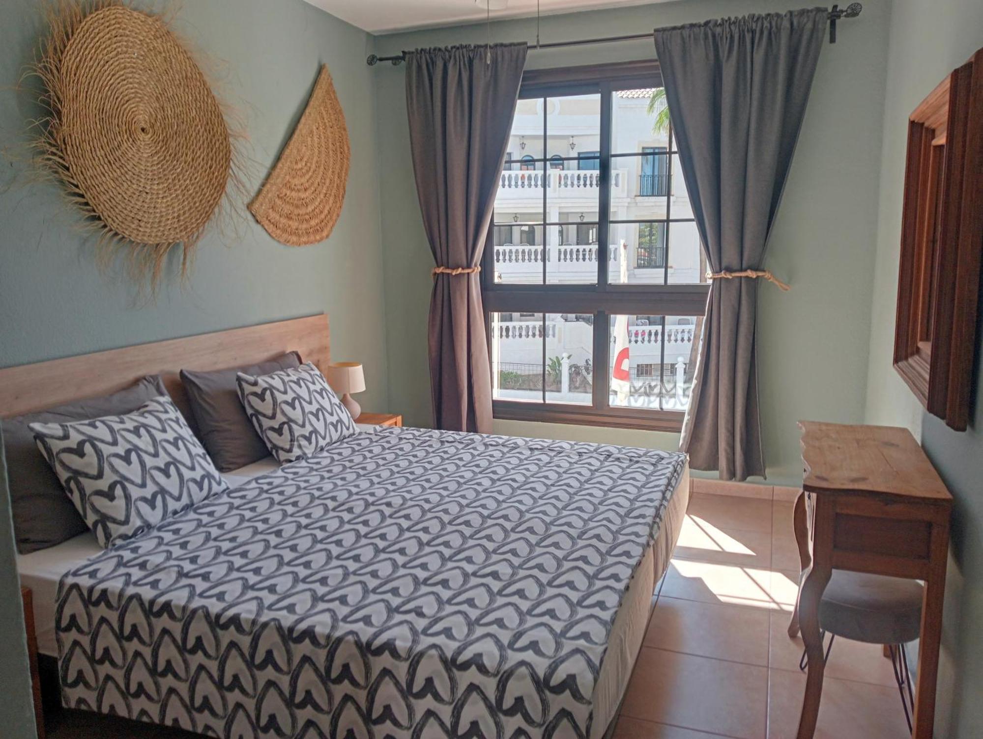 Greatly Located Apartment With Heated Pool, Los Cristianos Los Cristianos  Εξωτερικό φωτογραφία